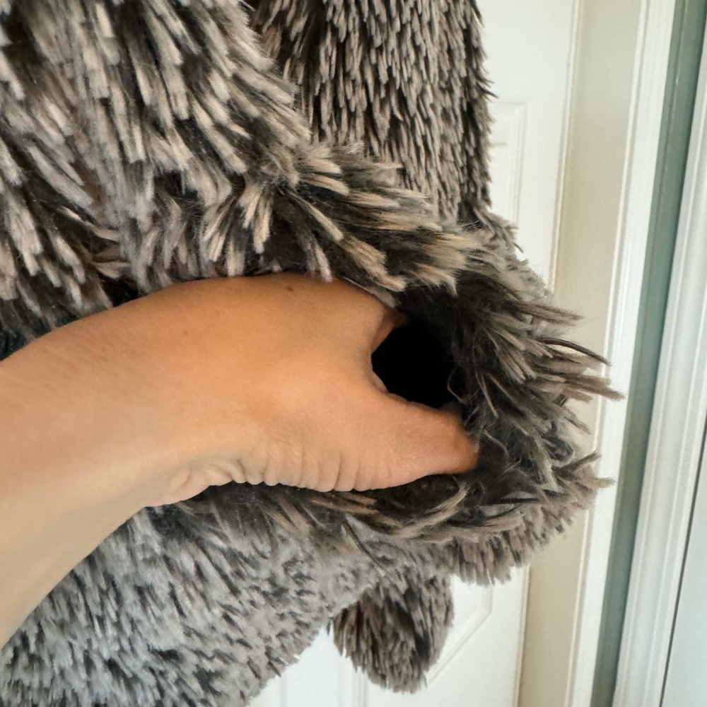 Democracy Faux Fur Vest - Picture 3 of 9